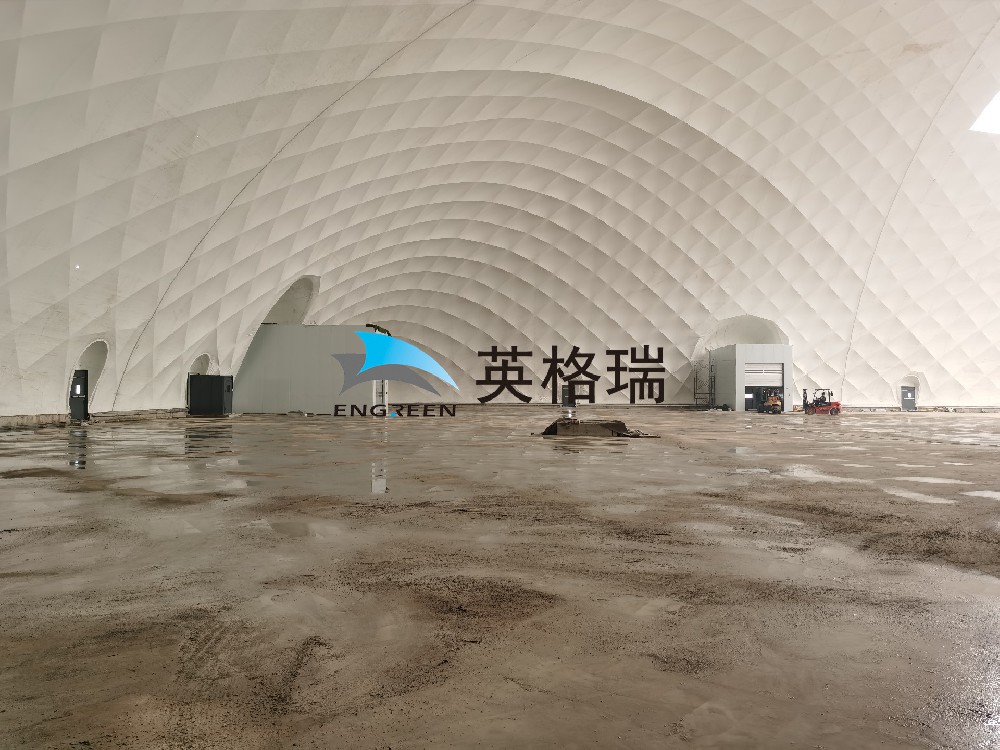 氣膜倉庫內(nèi)部空間無礙，大型機(jī)械可自由運(yùn)行，空間利用率高